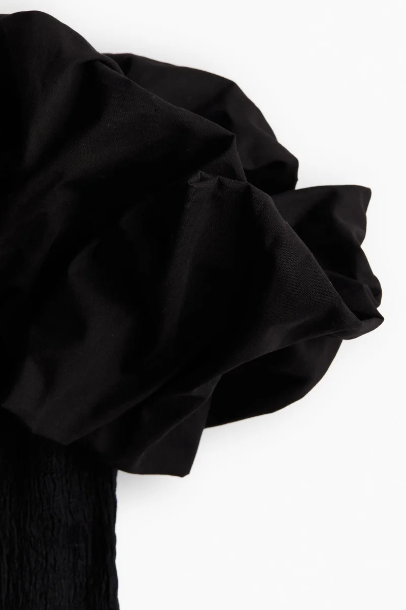 اتش اند ام بلوزة بدون أكتاف بأكمام منفوخة